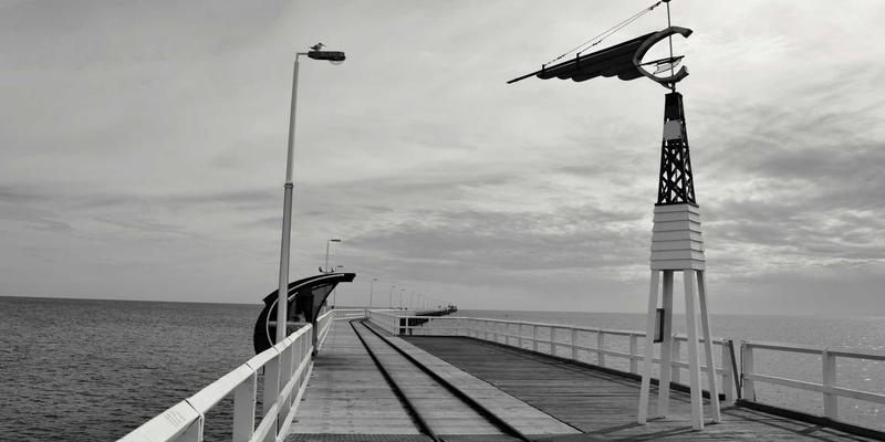 VAC快递多式联运网络：如何通过空运、海运与陆运的无缝衔接优化国际快递服务